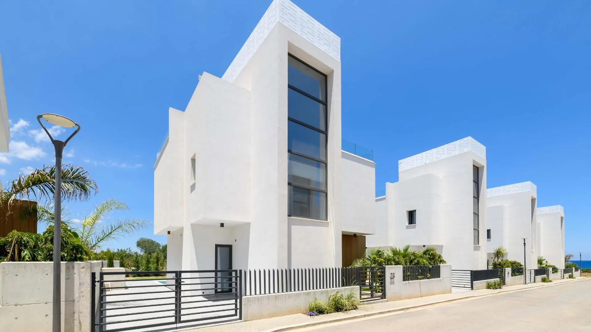 By The Beach - Blue Topaz Villa Protaras