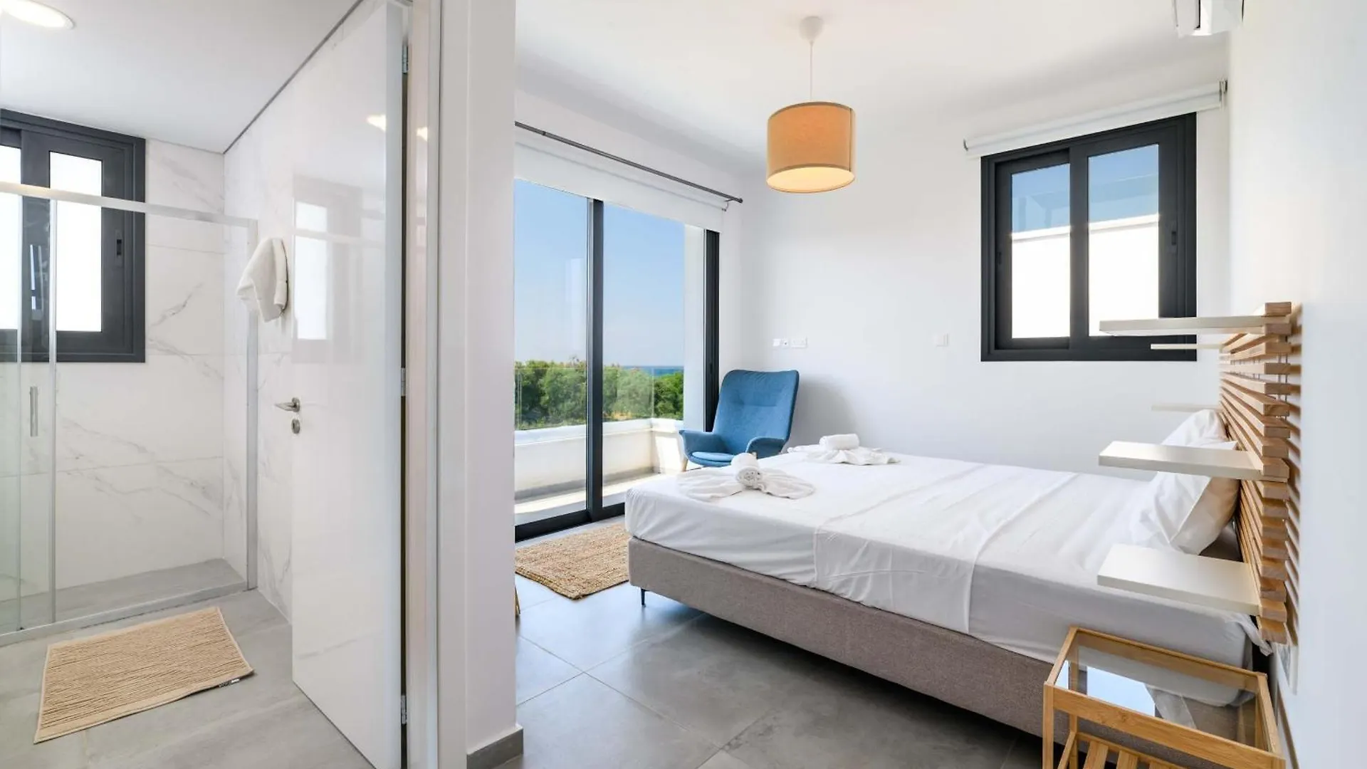 By The Beach - Blue Topaz Villa Protaras