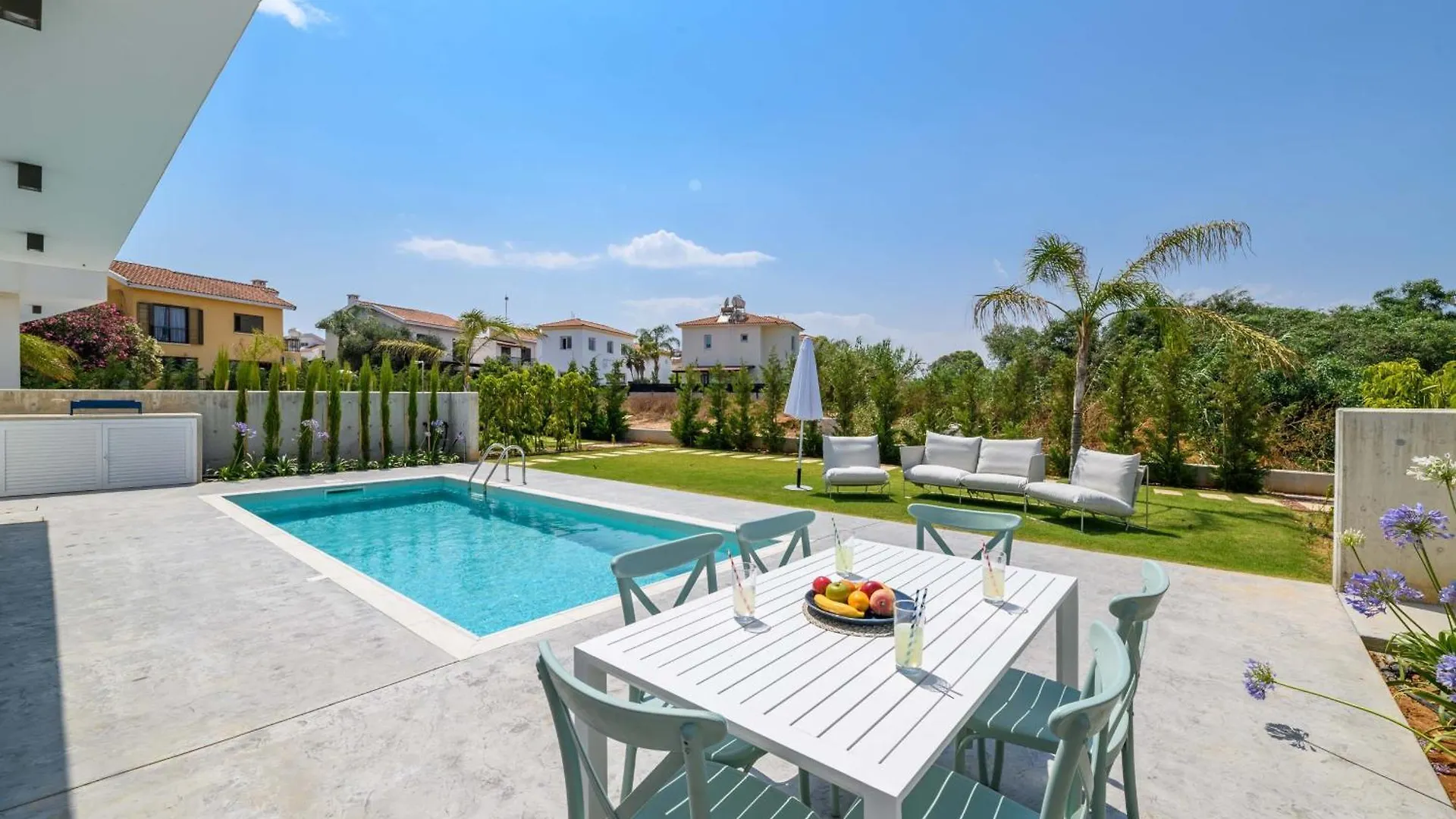 By The Beach - Blue Topaz Villa Protaras Cyprus