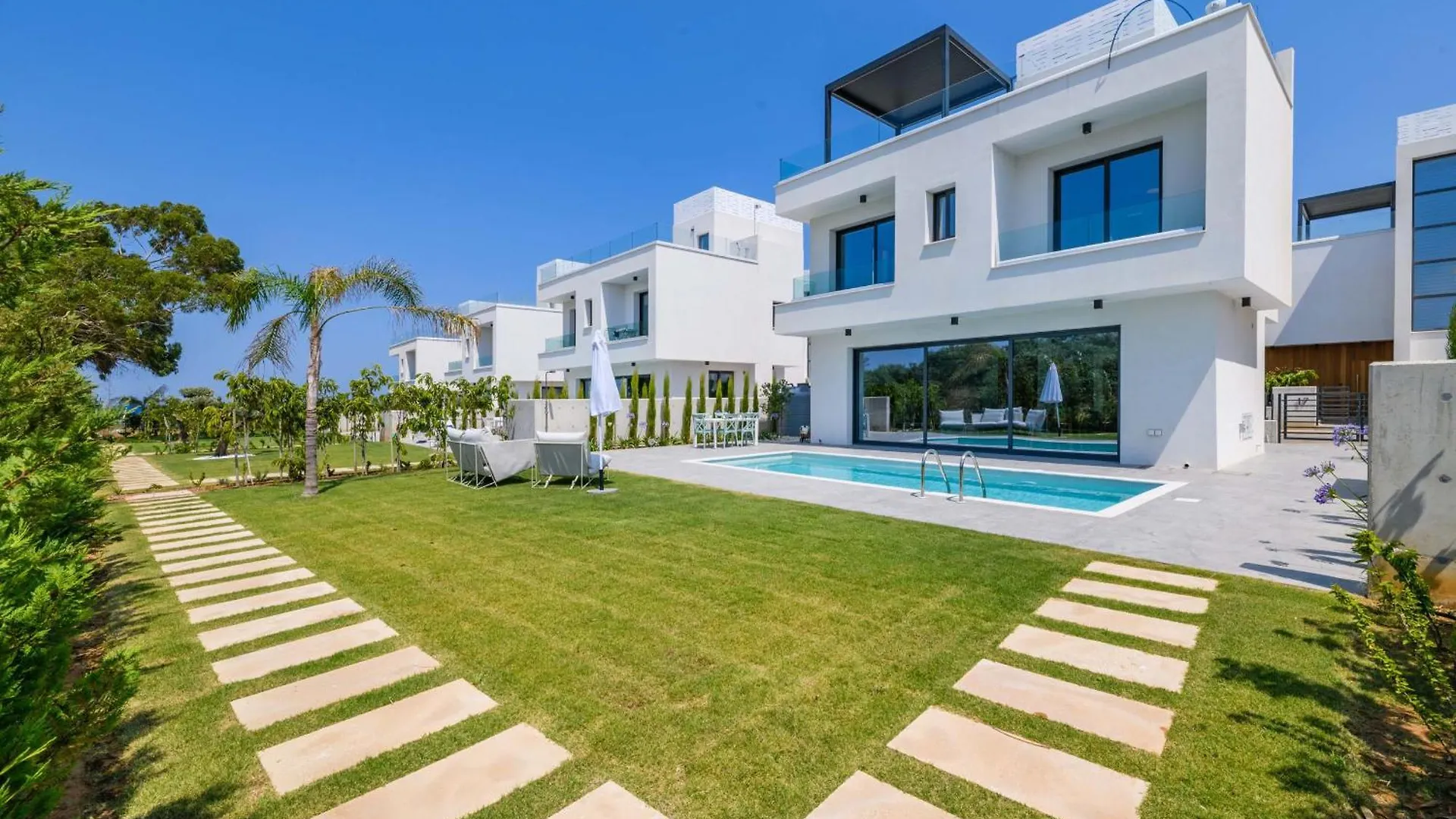 By The Beach - Blue Topaz Villa Protaras